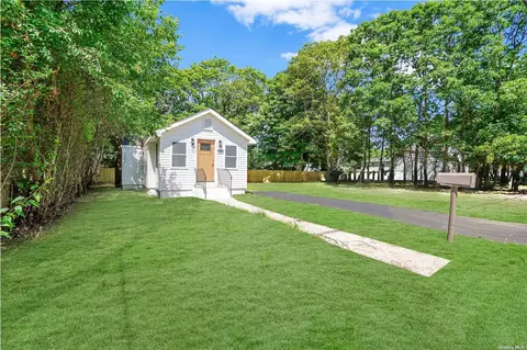 180 Woodside Rd, Mastic Beach, NY 11951
