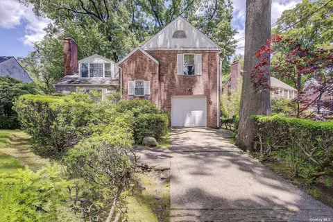 195-05 Keno Ave, Holliswood, NY 11423