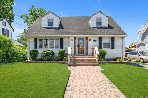 208 Dean St, Valley Stream, NY 11580