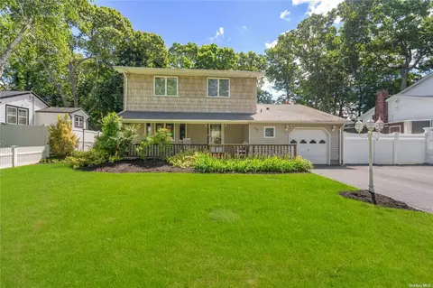43 Balaton Ave, Ronkonkoma, NY 11779