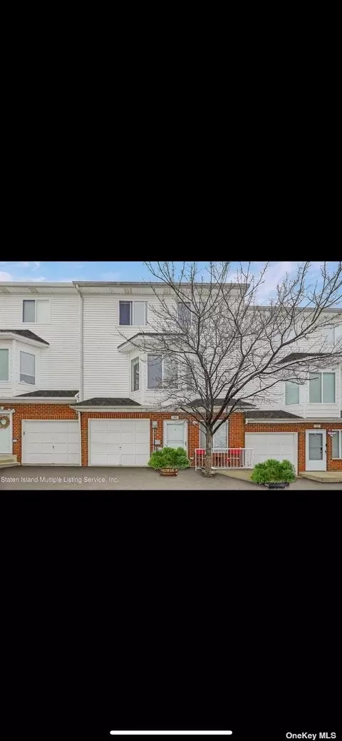 34 Amanda Ct, Staten Island, NY 10312