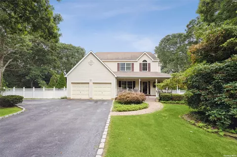 10 Drew Dr, Eastport, NY 11941