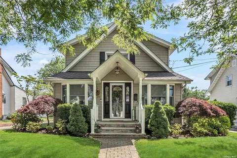 82 Harding Ave, Lynbrook, NY 11563