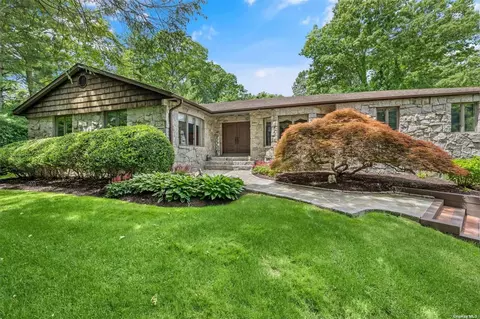 20 Hearthstone Dr, Dix Hills, NY 11746