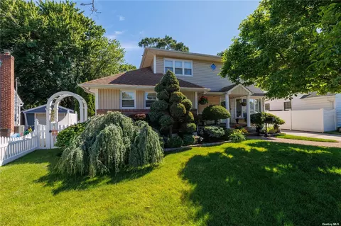 2991 Morgan Dr, Wantagh, NY 11793