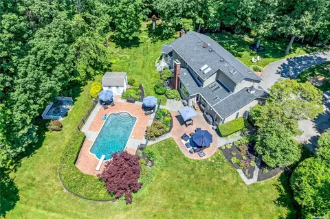 23 Thorman Ln # A, Huntington, NY 11743