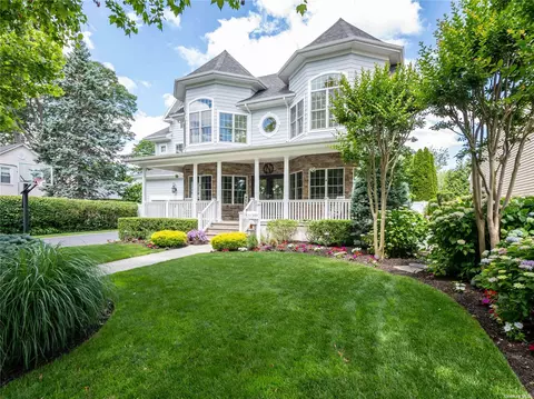 153 Cleveland Ave, Rockville Centre, NY 11570