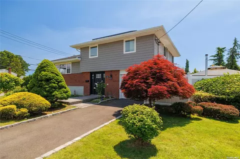 182 Linden St, Massapequa Park, NY 11762