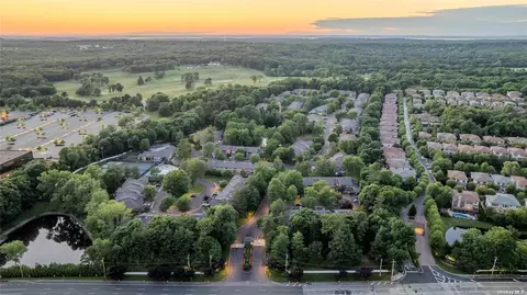 29 Club Dr #29, Jericho, NY 11753