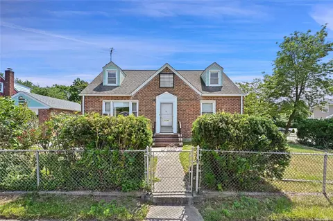 97 Judith Ln, Valley Stream, NY 11580