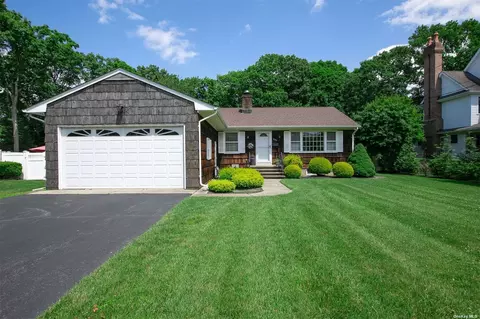 231 Cambon Ave, Saint James, NY 11780