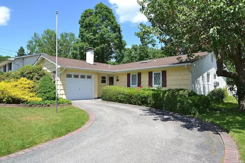 23 Norma Blvd, Holbrook, NY 11741