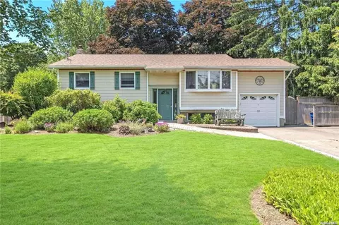 21 Lansing Ln, East Northport, NY 11731