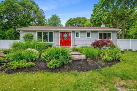 1 Juniper St, Islip, NY 11751