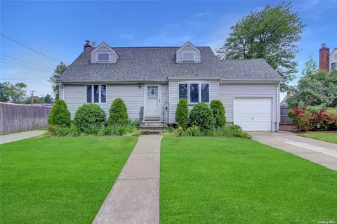 83 Old Farmingdale Rd, West Babylon, NY 11704
