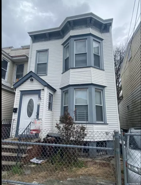 88-17 75th St, Woodhaven, NY 11421