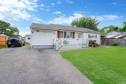 170 Westwood Dr, Brentwood, NY 11717