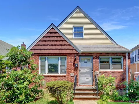 83-45 240th St, Bellerose, NY 11426