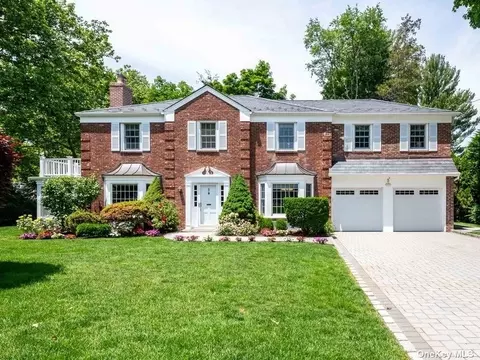 5 Martin Pl, Manhasset, NY 11030