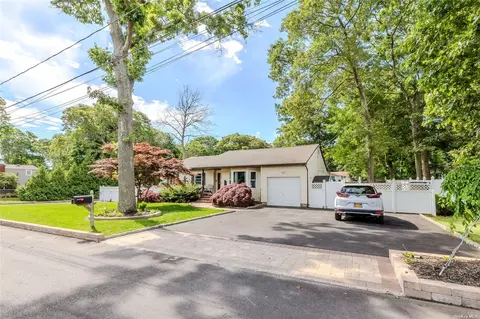 208 Shinnecock Ave, Mastic, NY 11950