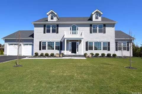 27 Stargazer Dr #27, Eastport, NY 11941