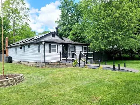 84 Huguenot Dr, Mastic Beach, NY 11951