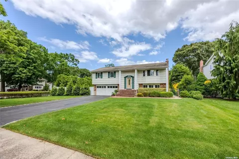 31 Sheila Dr, Hauppauge, NY 11788