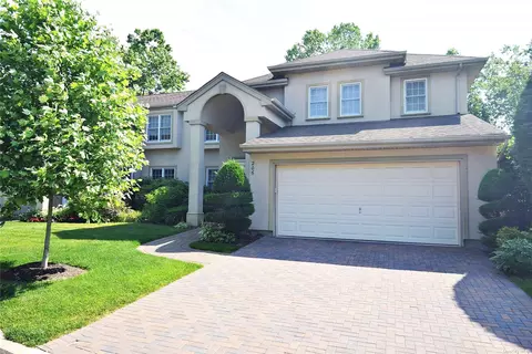 206 Montecito Cres #206, Melville, NY 11747