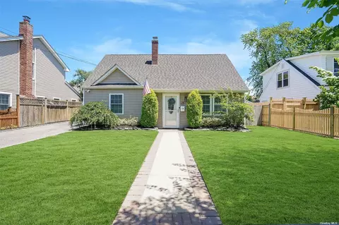 25 Mortimer Ave, Babylon, NY 11702