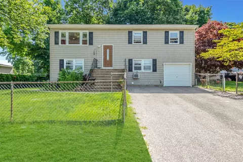 15 Aspen Rd, Kings Park, NY 11754