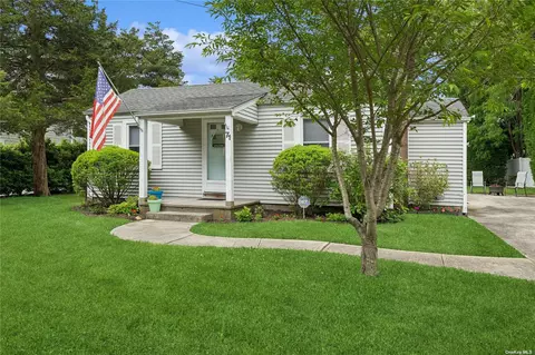 71 Lilac Rd, Westhampton Beach, NY 11978
