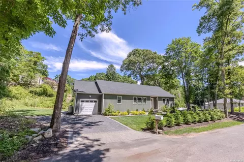 6 4th St, Wading River, NY 11792