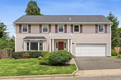 2 Walnut St # B, Glenwood Landing, NY 11547