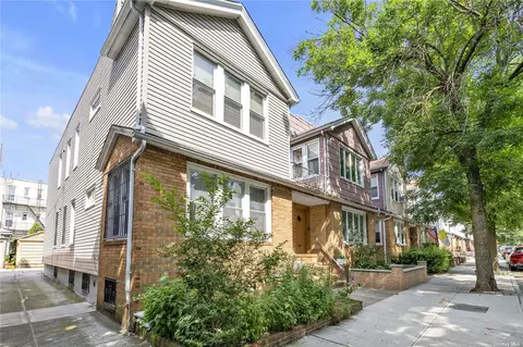70-36 66th Pl, Glendale, NY 11385