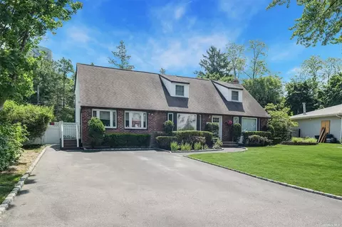 37 Sparton Ln, Commack, NY 11725