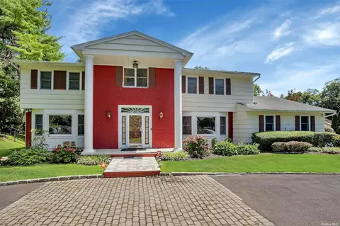 8 Croydon Ct, Dix Hills, NY 11746