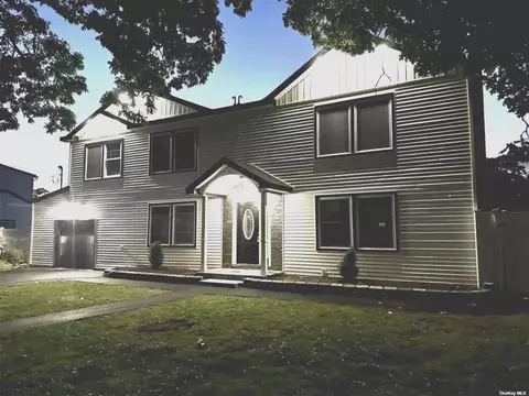 940 11th St, West Babylon, NY 11704