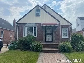 56-40 202nd St, Oakland Gardens, NY 11364