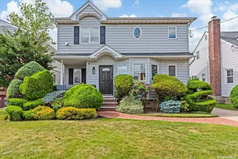 576 Lincoln St, Cedarhurst, NY 11516