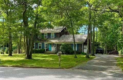 33 Eisenhower Dr, East Quogue, NY 11942