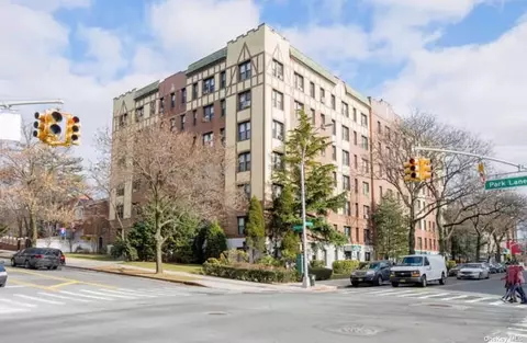 115-25 Metropolitan Ave #243, Kew Gardens, NY 11418