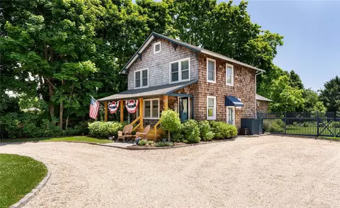 28 Vail Ave, East Quogue, NY 11942