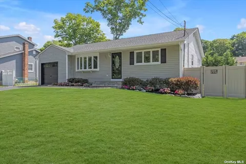 351 Breeze Ave, Ronkonkoma, NY 11779