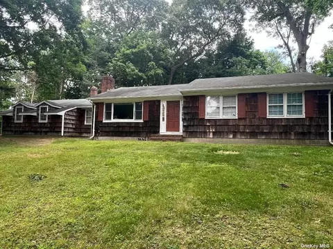35 Highland Down, Shoreham, NY 11786