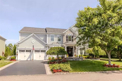 57 Pinehurst Dr, Mount Sinai, NY 11766