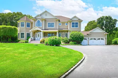 3 Preston Hollow Ct, Northport, NY 11768