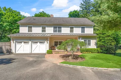 729 Remsens Ln, Oyster Bay, NY 11771