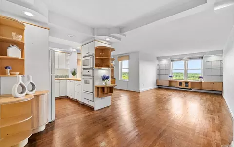 42-30 Douglaston Pkwy #7A, Douglaston, NY 11363