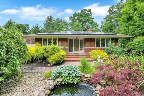18 Lakecrest Ln, Lake Ronkonkoma, NY 11779