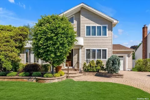 1435 N Jerusalem Rd, East Meadow, NY 11554